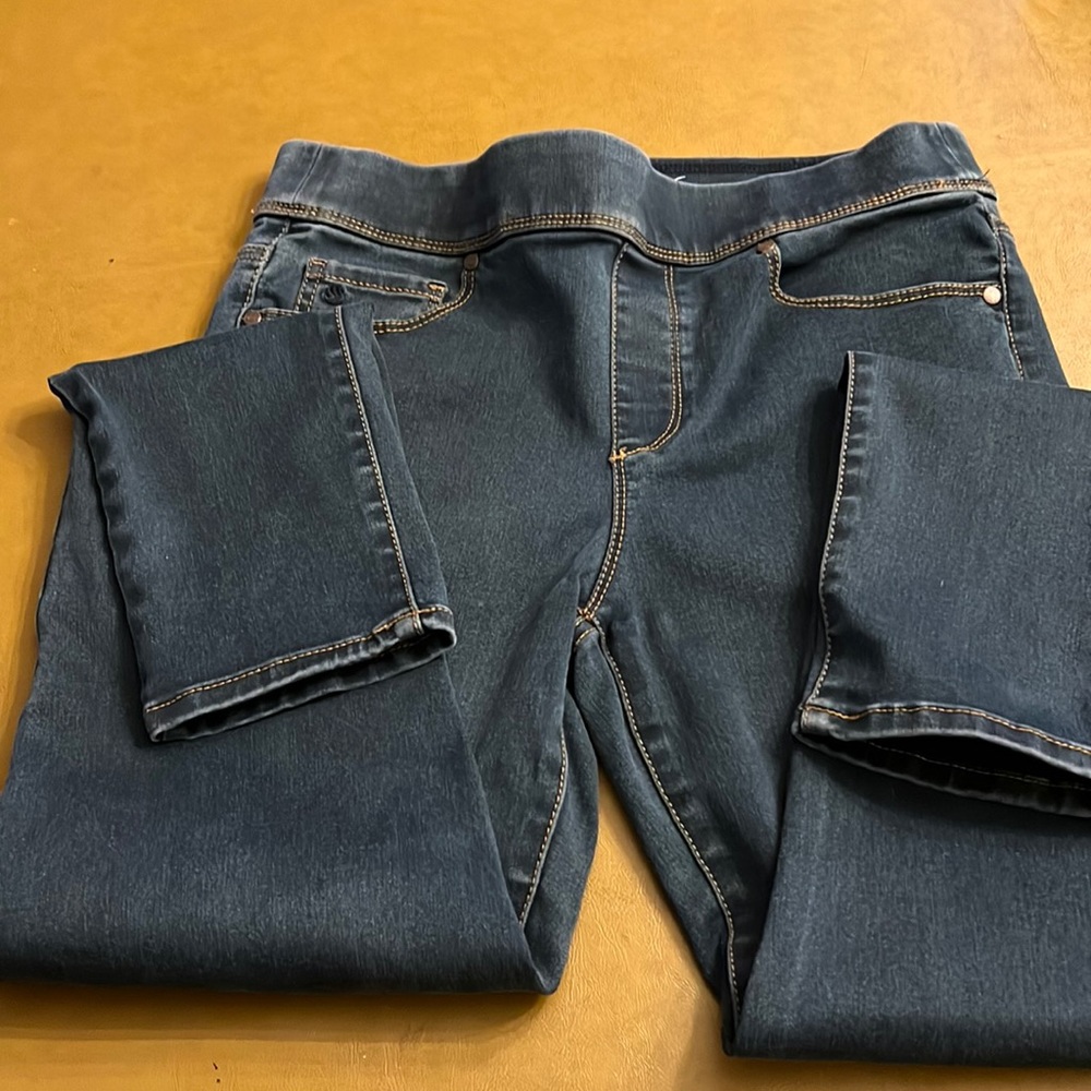 Women’s Pull on Gloria Vanderbilt Dark wash Jeans
